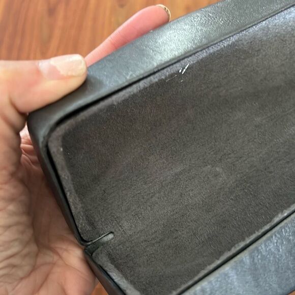 David Yurman gray pewter large sunglass case with cleaning cloth main image 4
